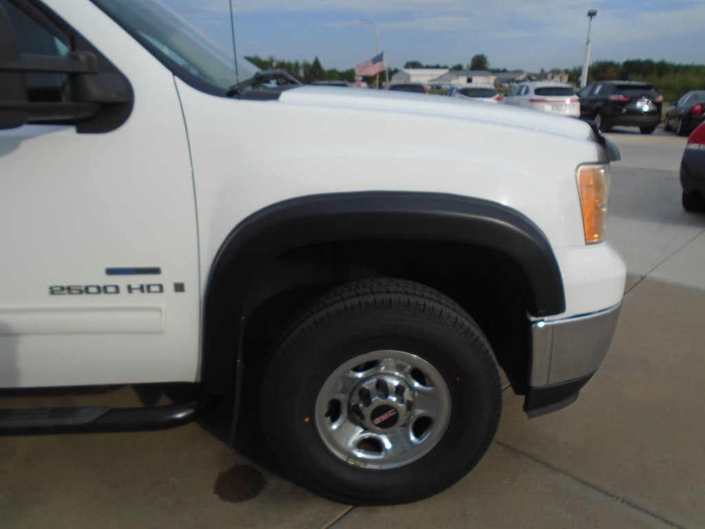 Photo 8 of this GMC SIERRA