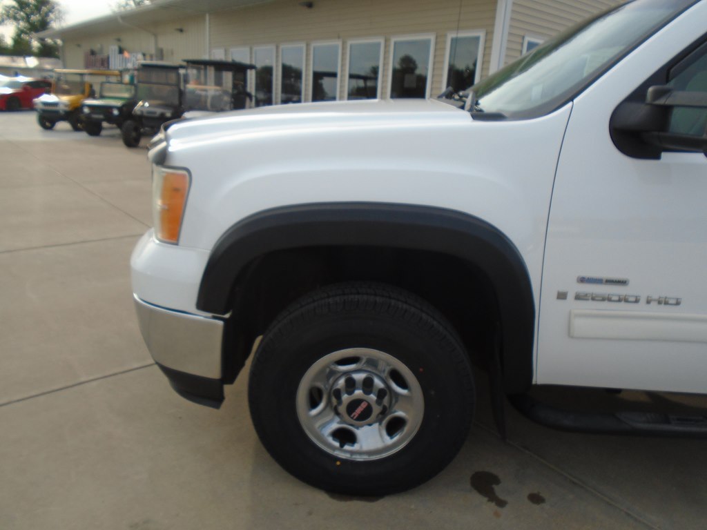 Photo 2 of this GMC SIERRA