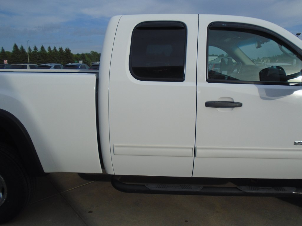 Photo 10 of this GMC SIERRA