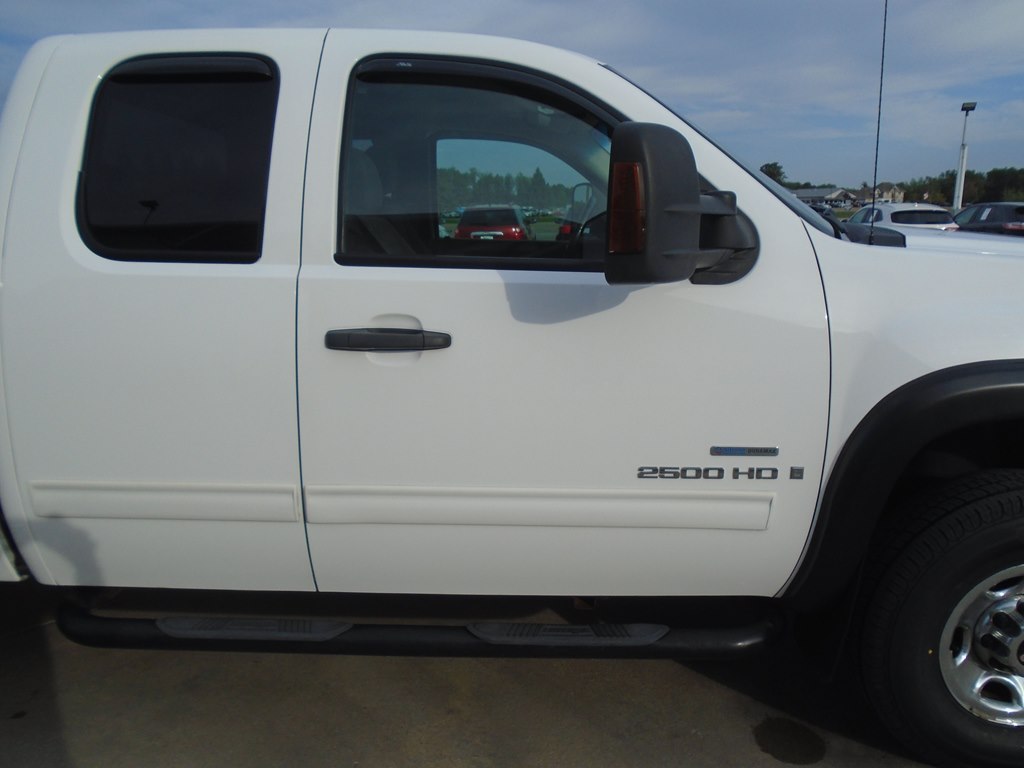 Photo 9 of this GMC SIERRA