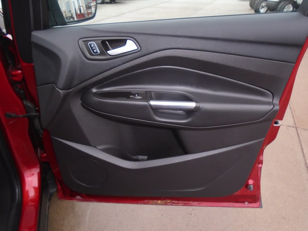 Photo 33 of this FORD ESCAPE
