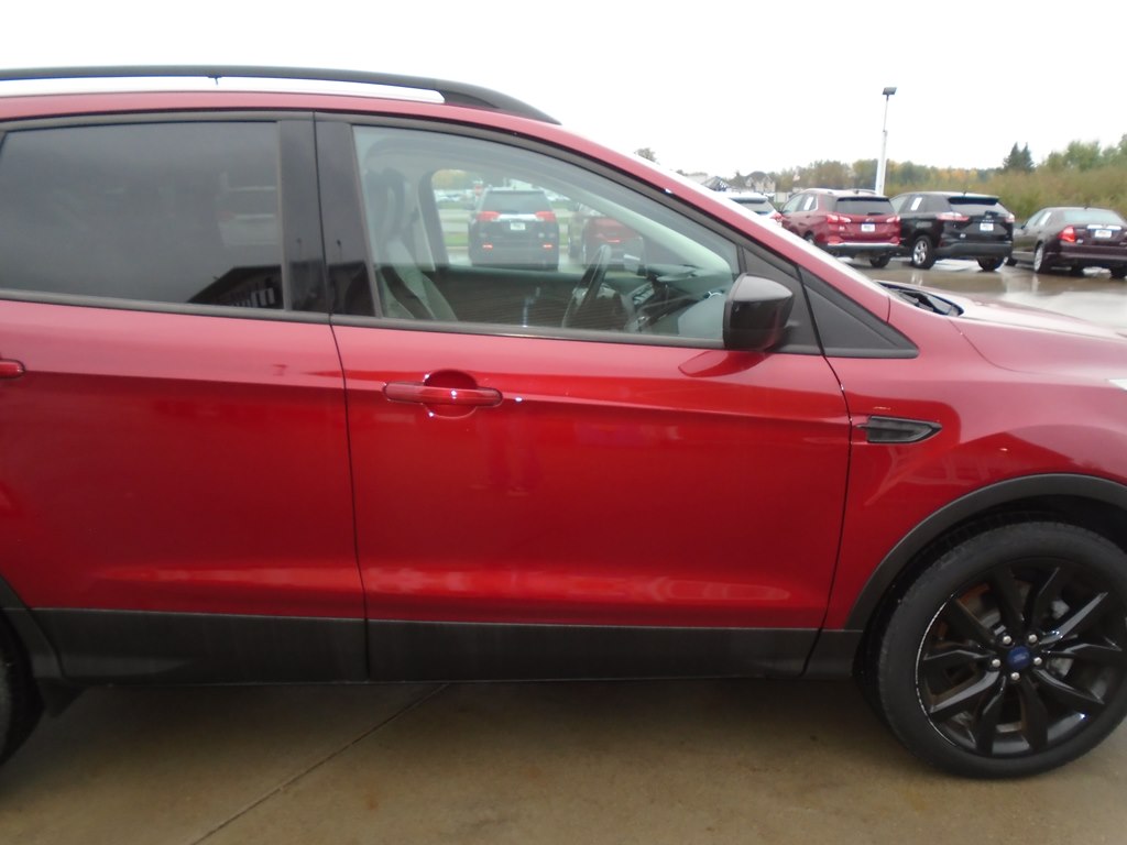 Photo 9 of this FORD ESCAPE