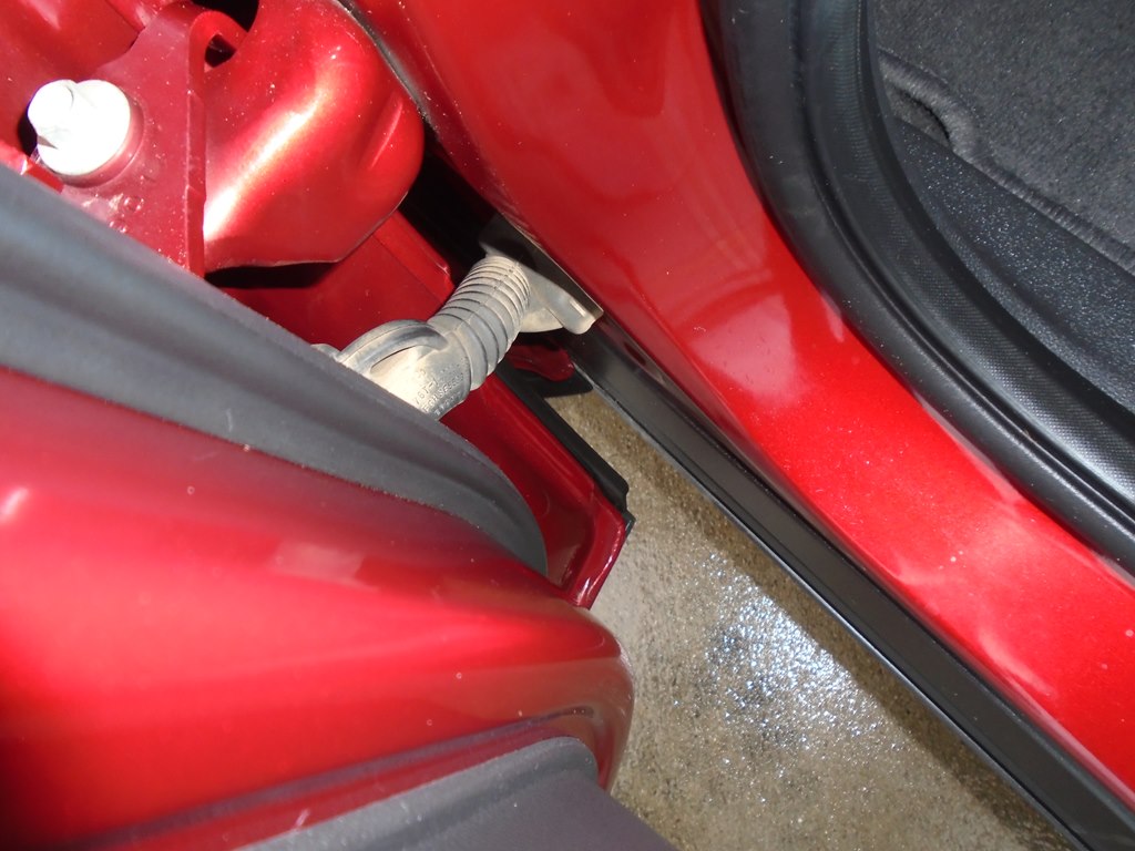 Photo 27 of this FORD ESCAPE