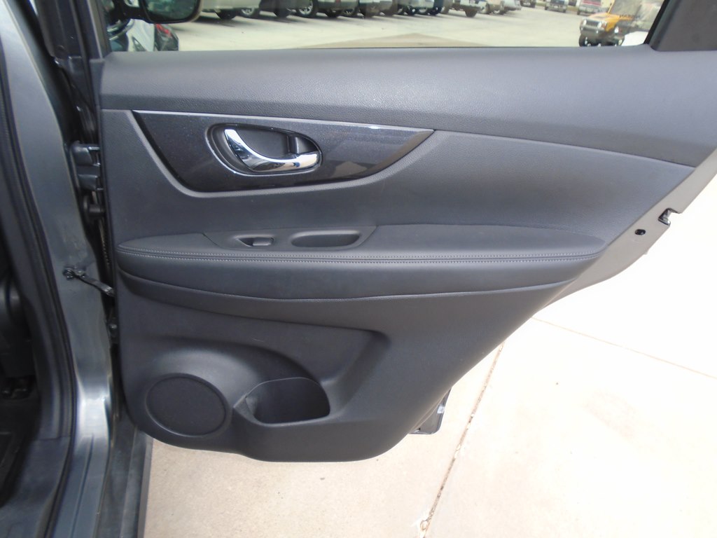 Photo 23 of this NISSAN ROGUE