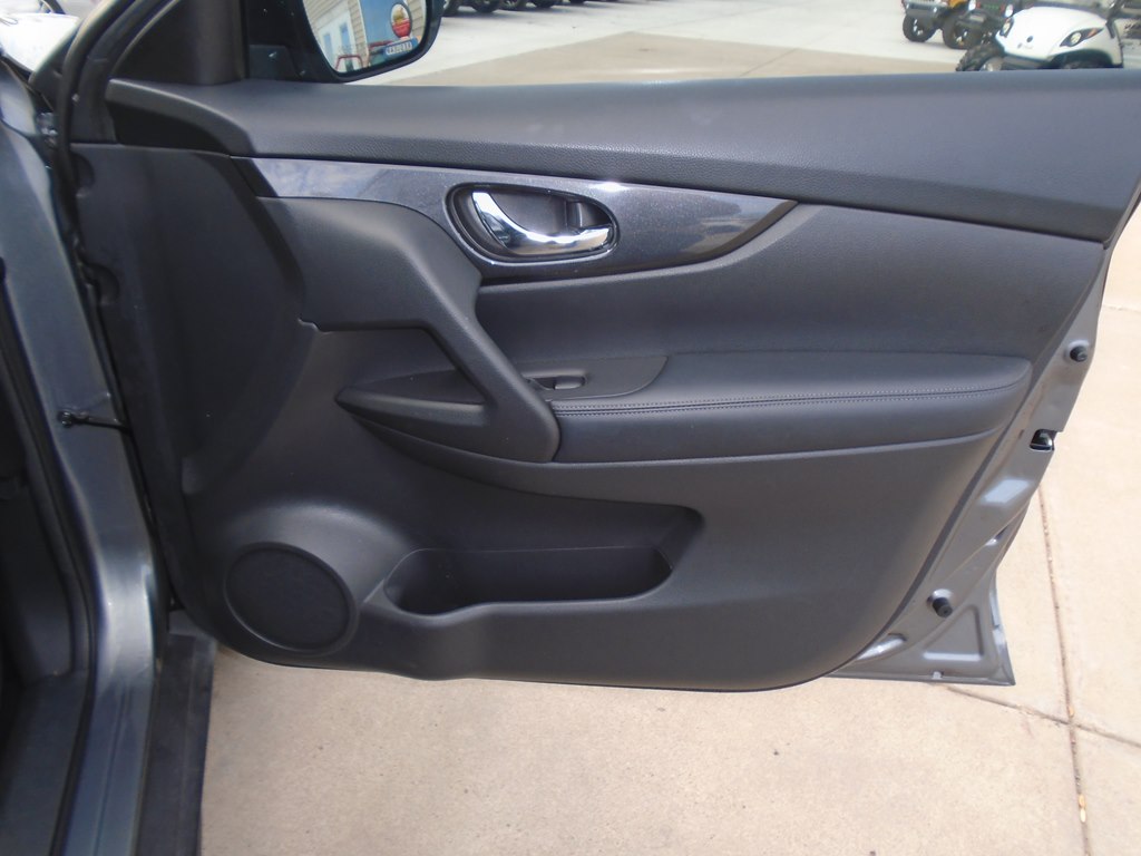 Photo 16 of this NISSAN ROGUE
