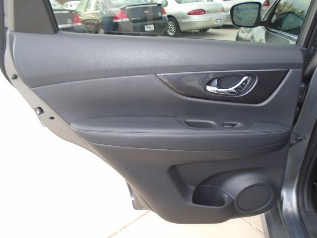 Photo 8 of this NISSAN ROGUE