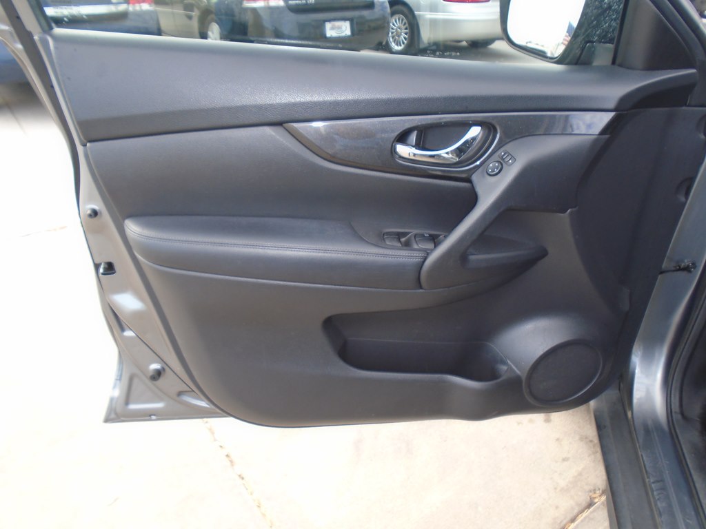 2017 NISSAN ROGUE