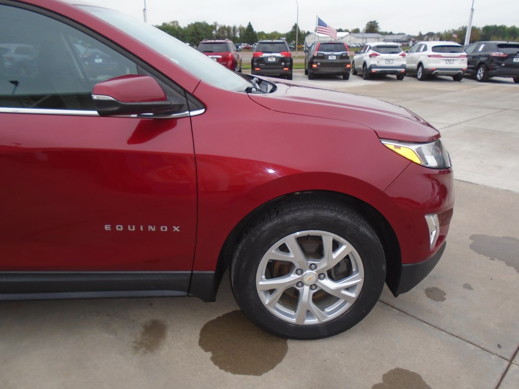 Photo 8 of this CHEVROLET EQUINOX