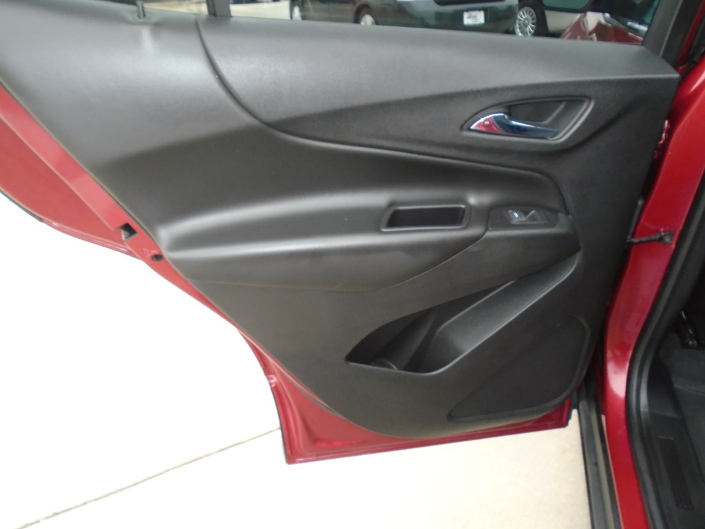 Photo 28 of this CHEVROLET EQUINOX