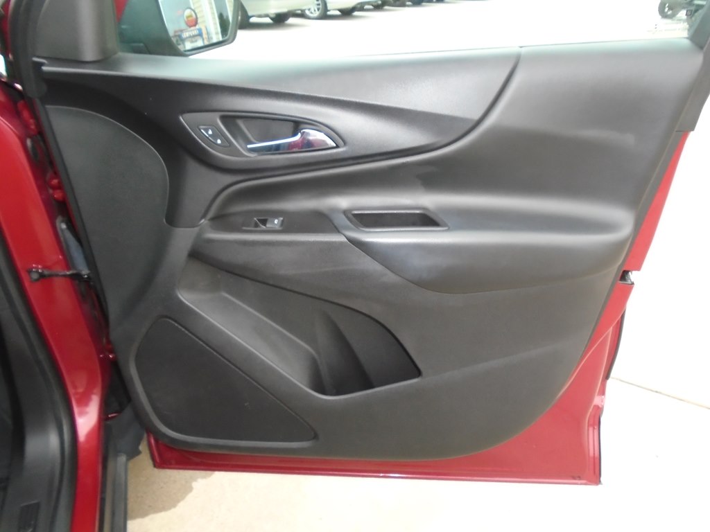 Photo 36 of this CHEVROLET EQUINOX