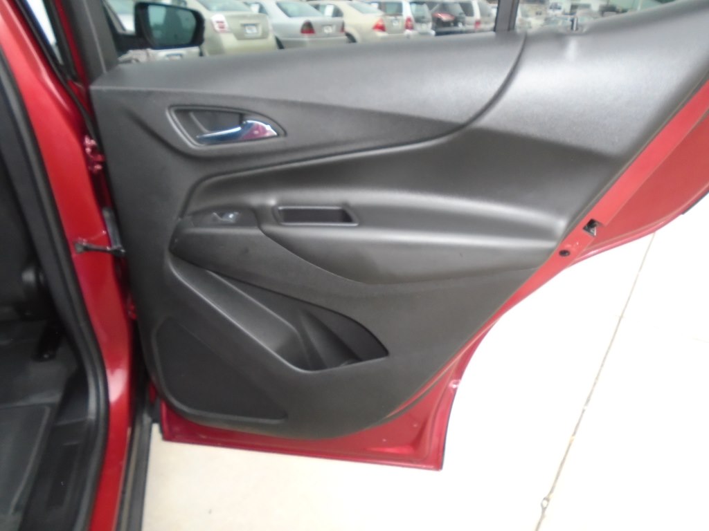 Photo 43 of this CHEVROLET EQUINOX