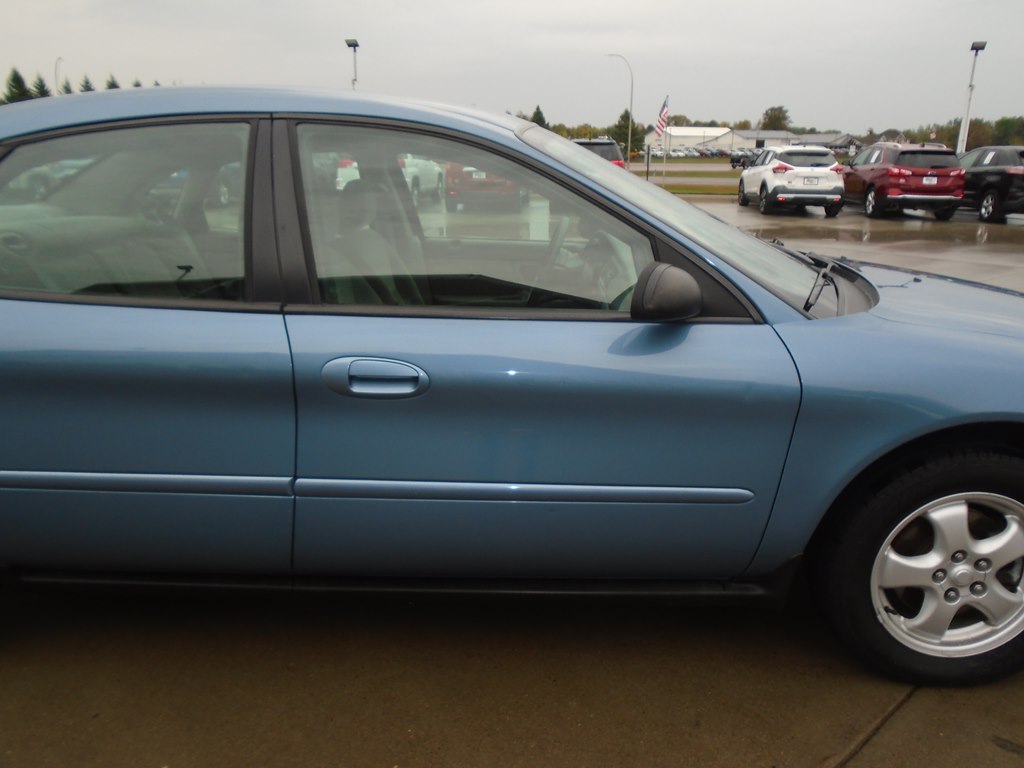 Photo 9 of this FORD TAURUS