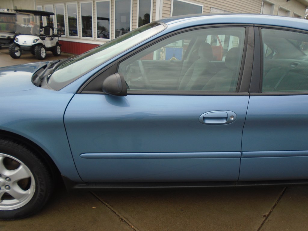 Photo 3 of this FORD TAURUS