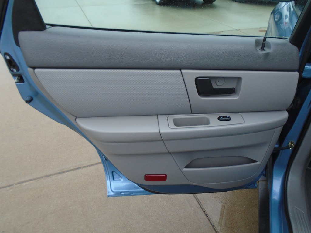 Photo 31 of this FORD TAURUS