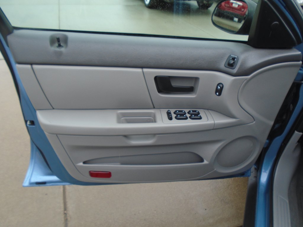 Photo 17 of this FORD TAURUS