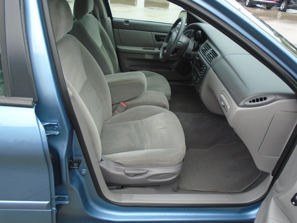 Photo 37 of this FORD TAURUS