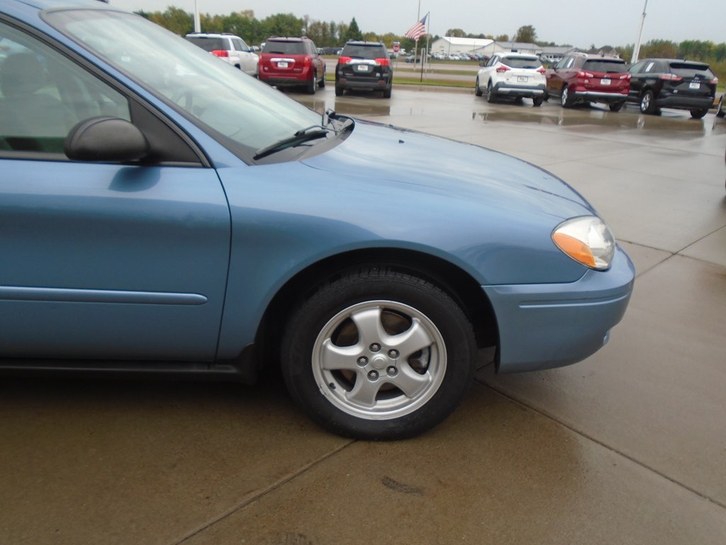 Photo 8 of this FORD TAURUS