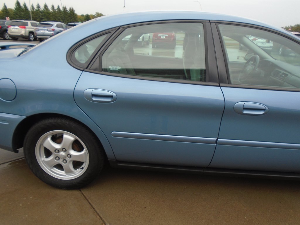 Photo 10 of this FORD TAURUS
