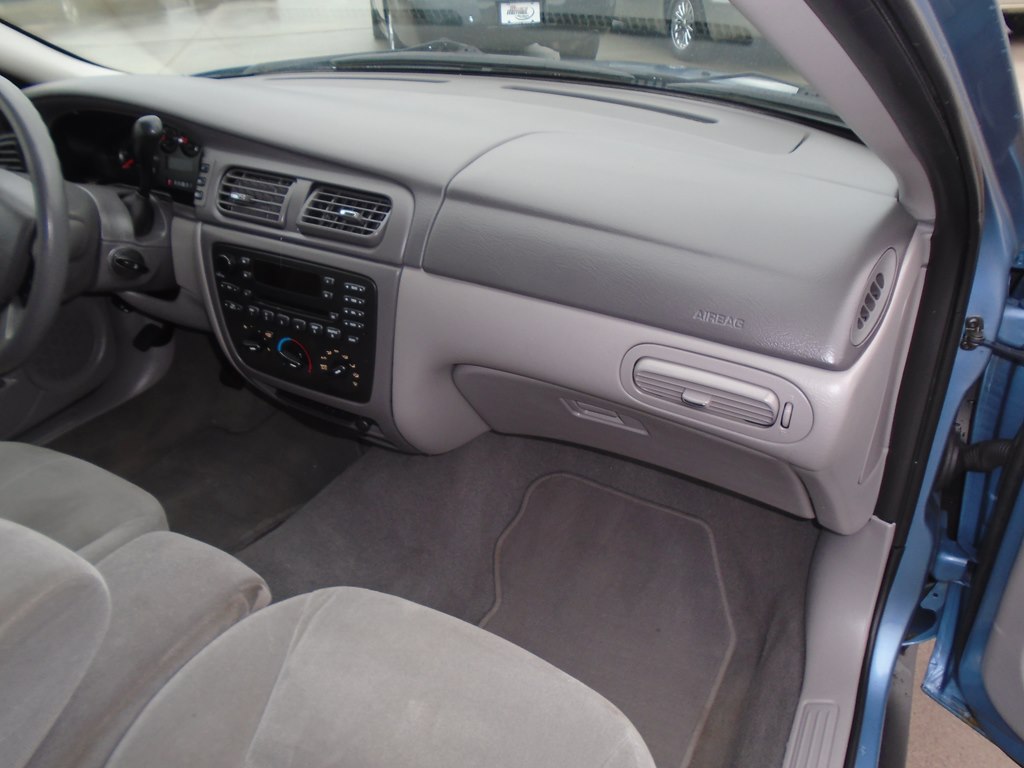 Photo 38 of this FORD TAURUS