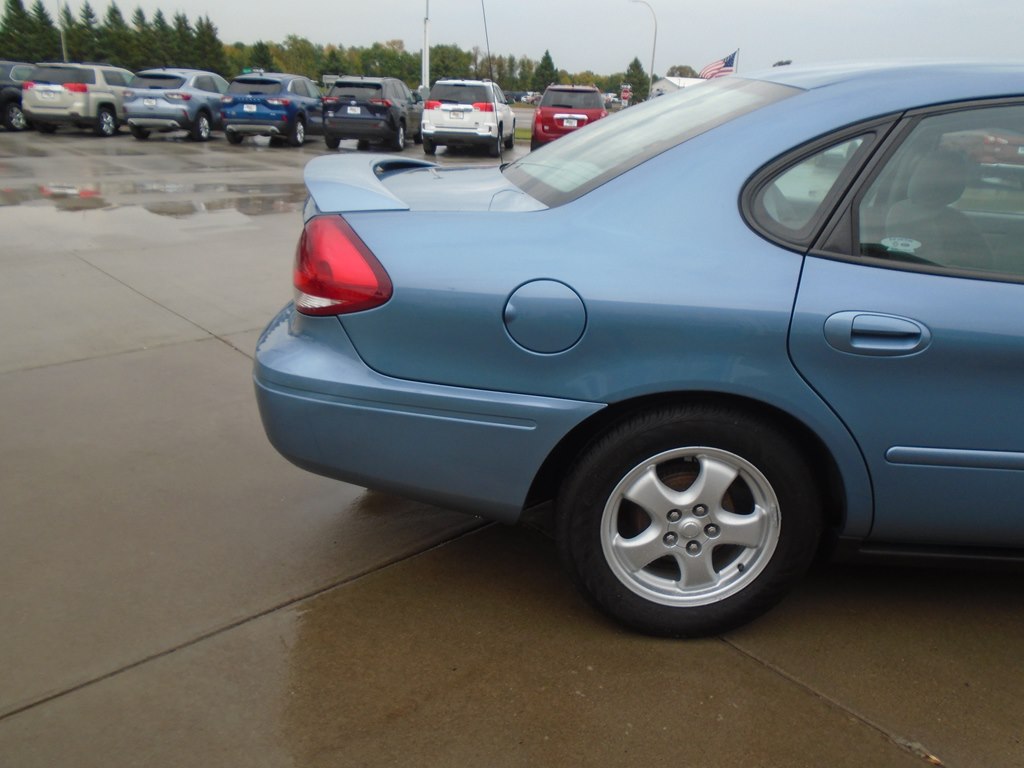 Photo 11 of this FORD TAURUS