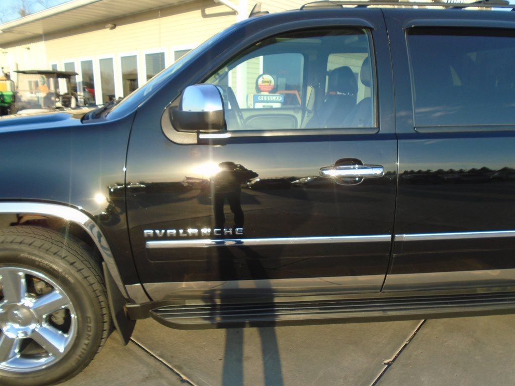 Photo 3 of this CHEVROLET AVALANCHE