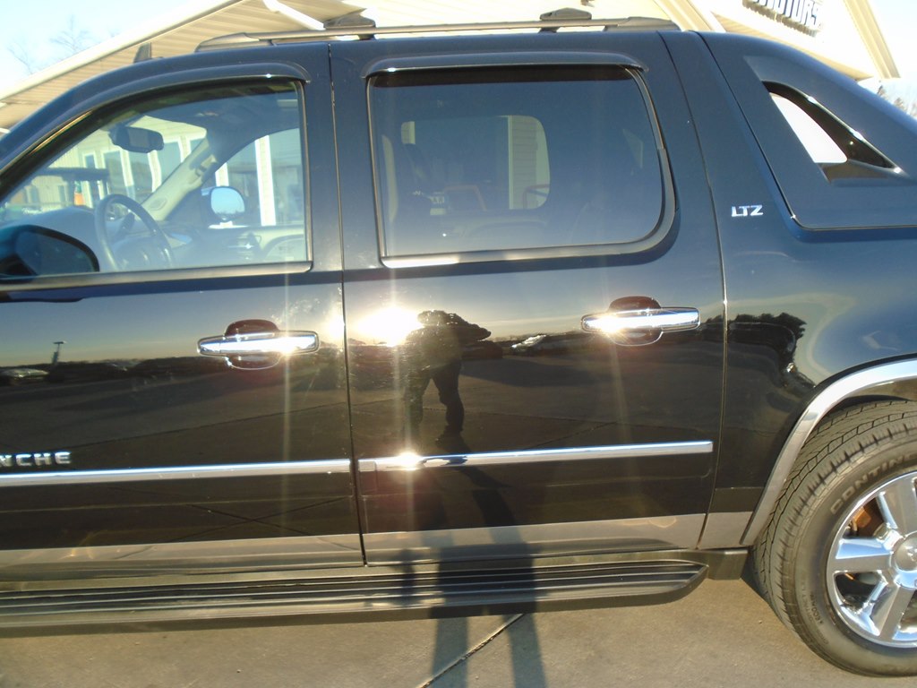 Photo 4 of this CHEVROLET AVALANCHE