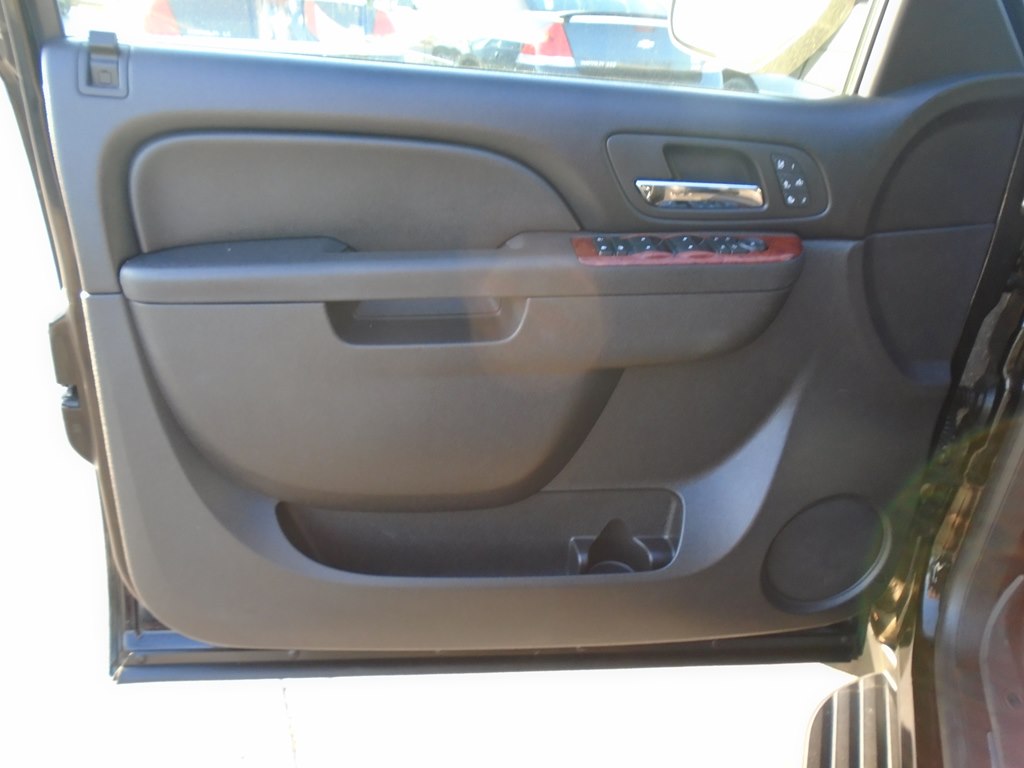 Photo 18 of this CHEVROLET AVALANCHE
