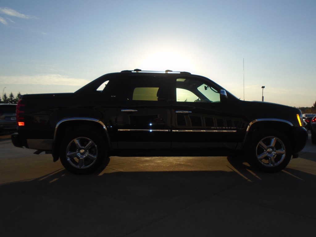 Photo 7 of this CHEVROLET AVALANCHE