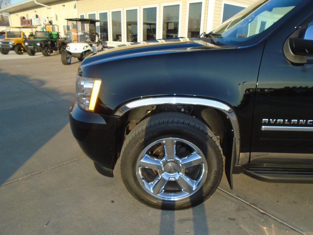 Photo 2 of this CHEVROLET AVALANCHE