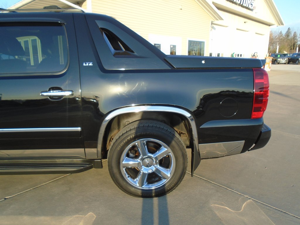 Photo 5 of this CHEVROLET AVALANCHE