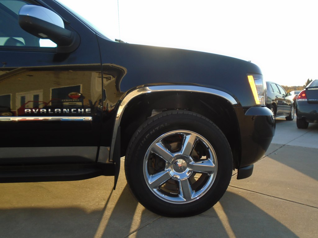 Photo 8 of this CHEVROLET AVALANCHE