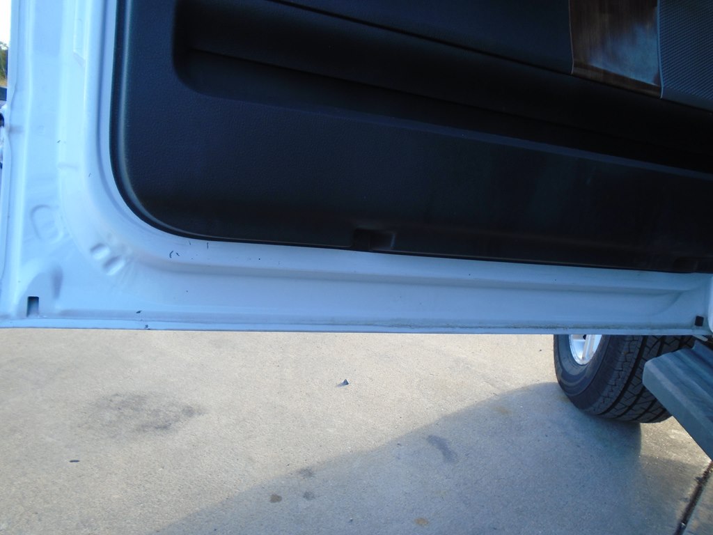 Photo 25 of this FORD F150 LARIAT