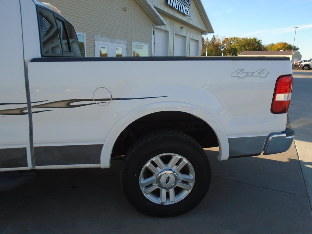 Photo 5 of this FORD F150 LARIAT