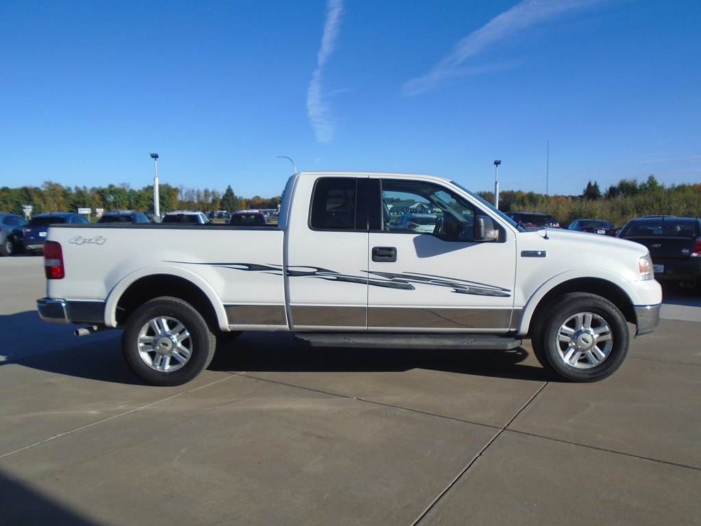Photo 7 of this FORD F150 LARIAT