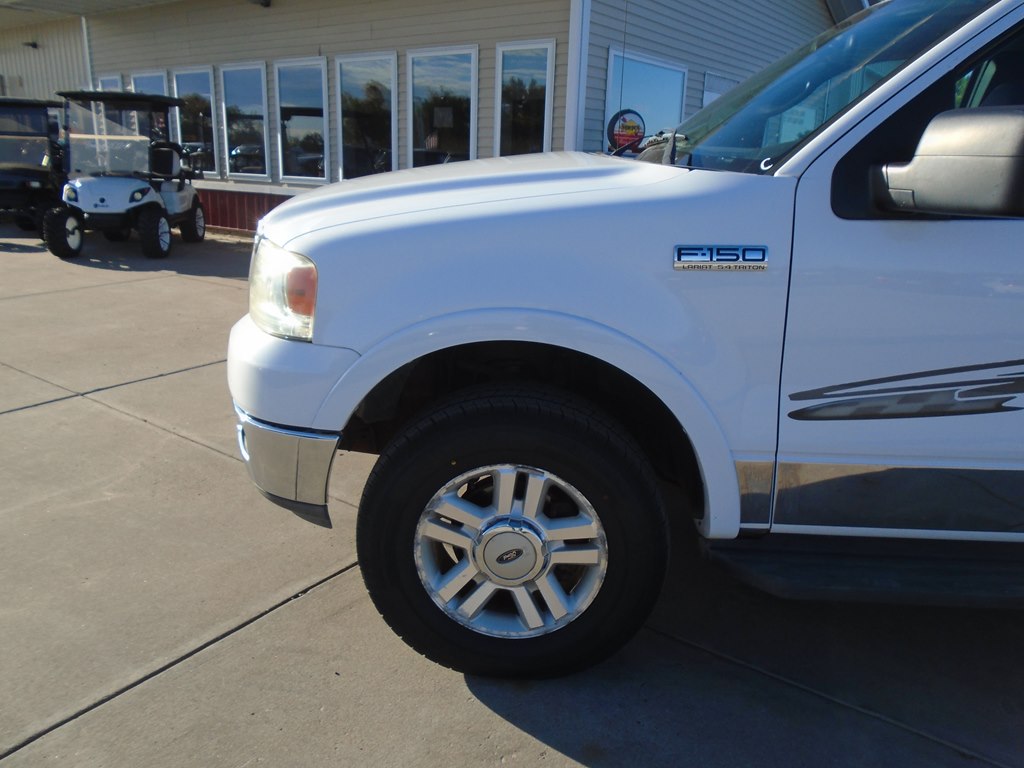 Photo 2 of this FORD F150 LARIAT