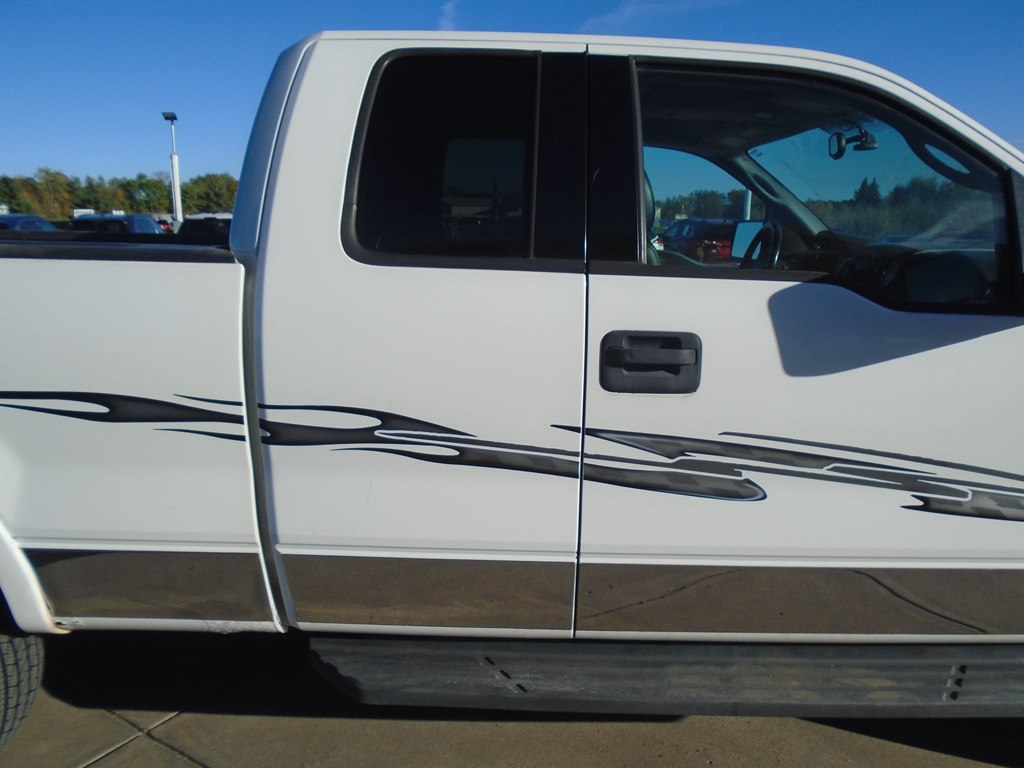 Photo 10 of this FORD F150 LARIAT