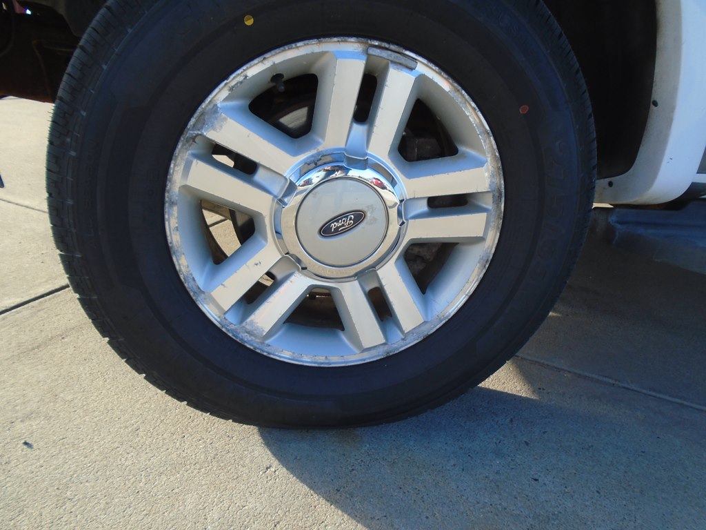 Photo 55 of this FORD F150 LARIAT