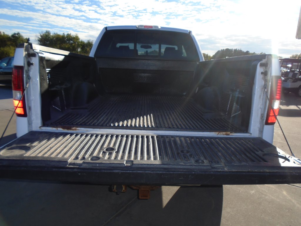 Photo 16 of this FORD F150 LARIAT