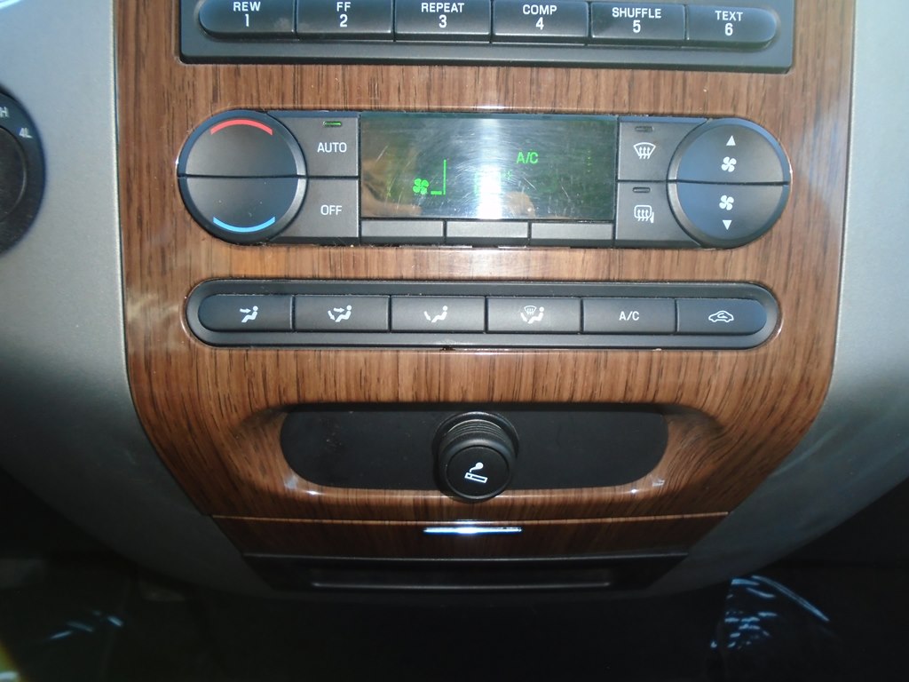 Photo 50 of this FORD F150 LARIAT