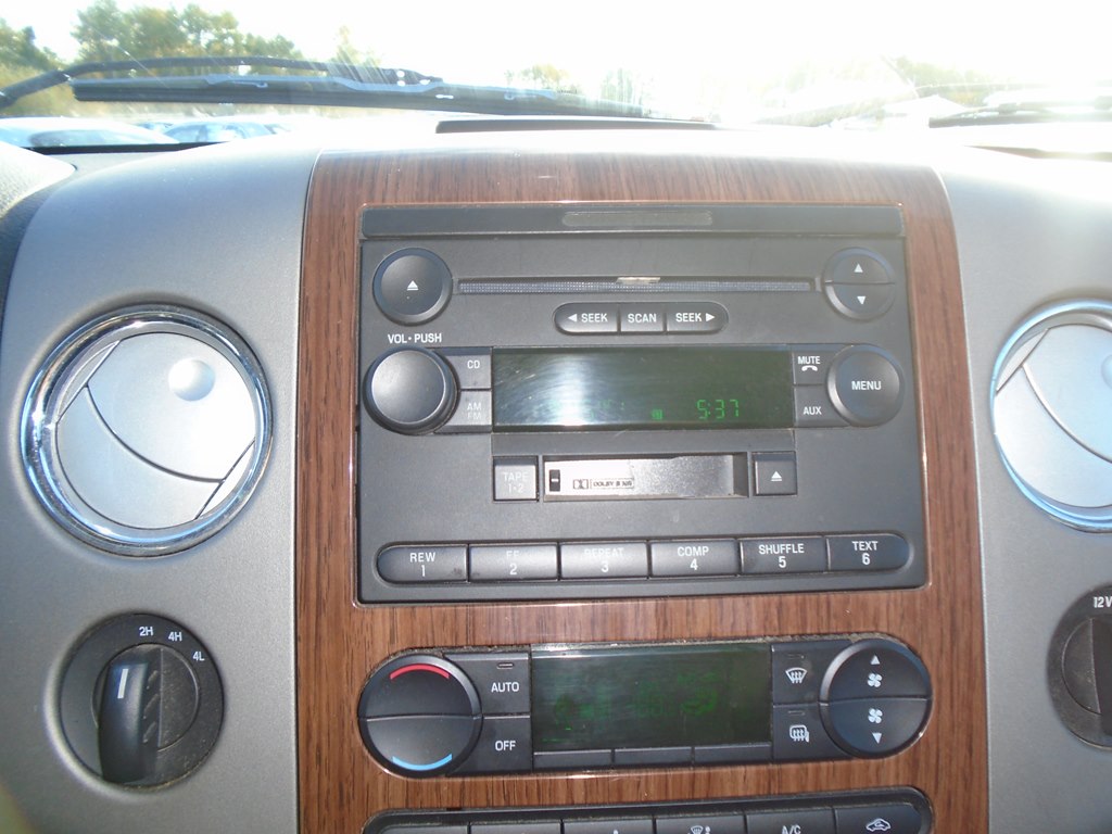 Photo 49 of this FORD F150 LARIAT