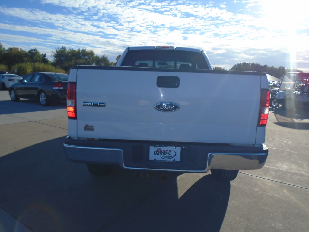 Photo 15 of this FORD F150 LARIAT