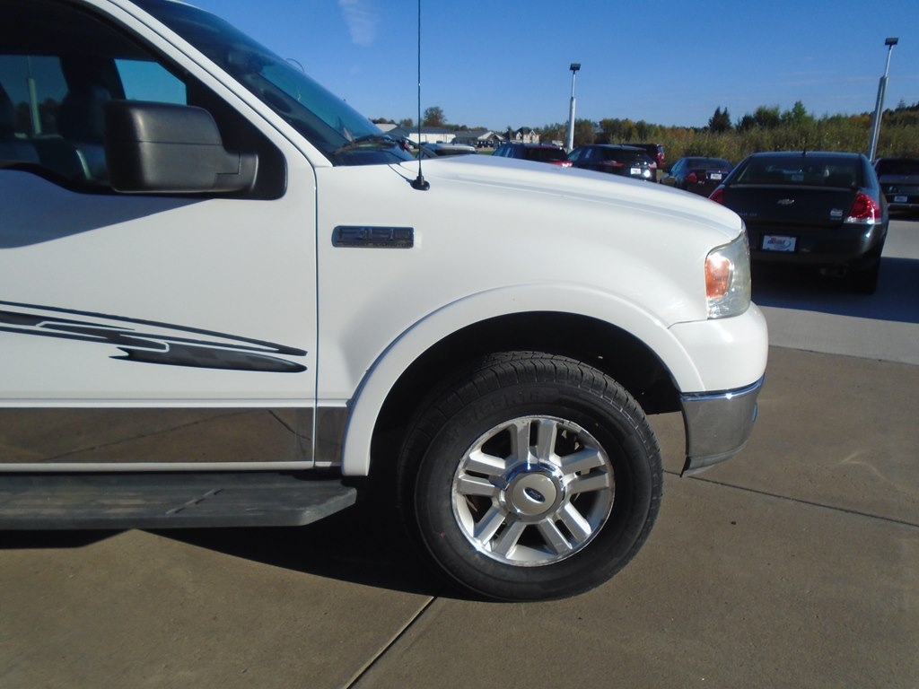 Photo 8 of this FORD F150 LARIAT