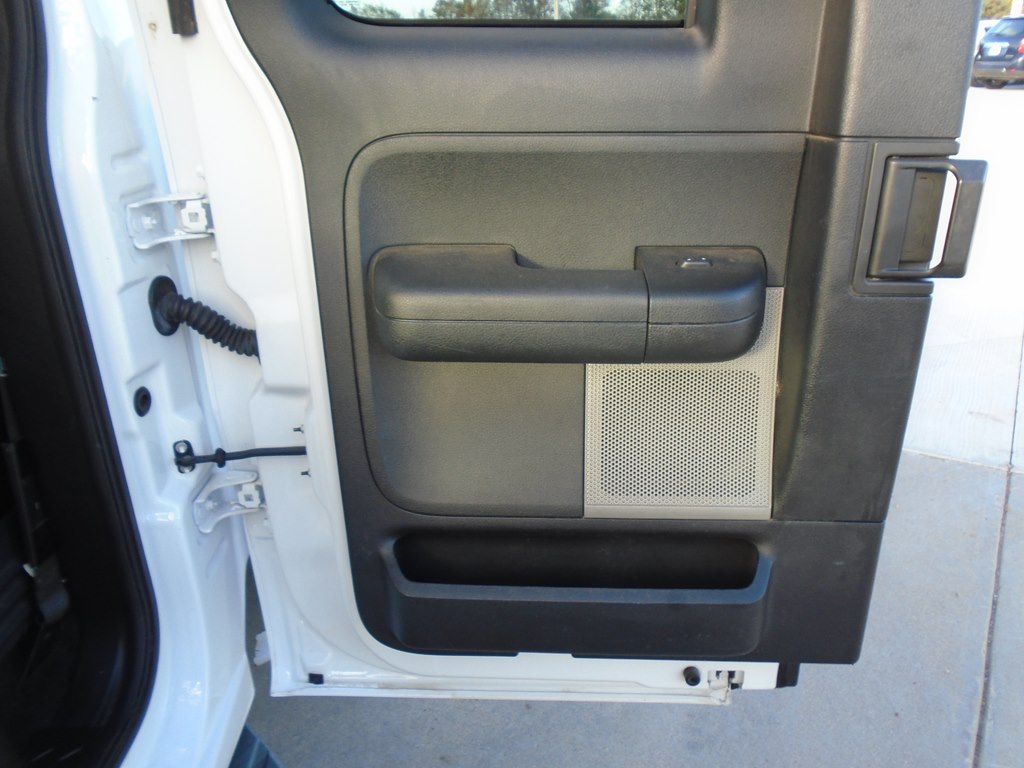 Photo 27 of this FORD F150 LARIAT