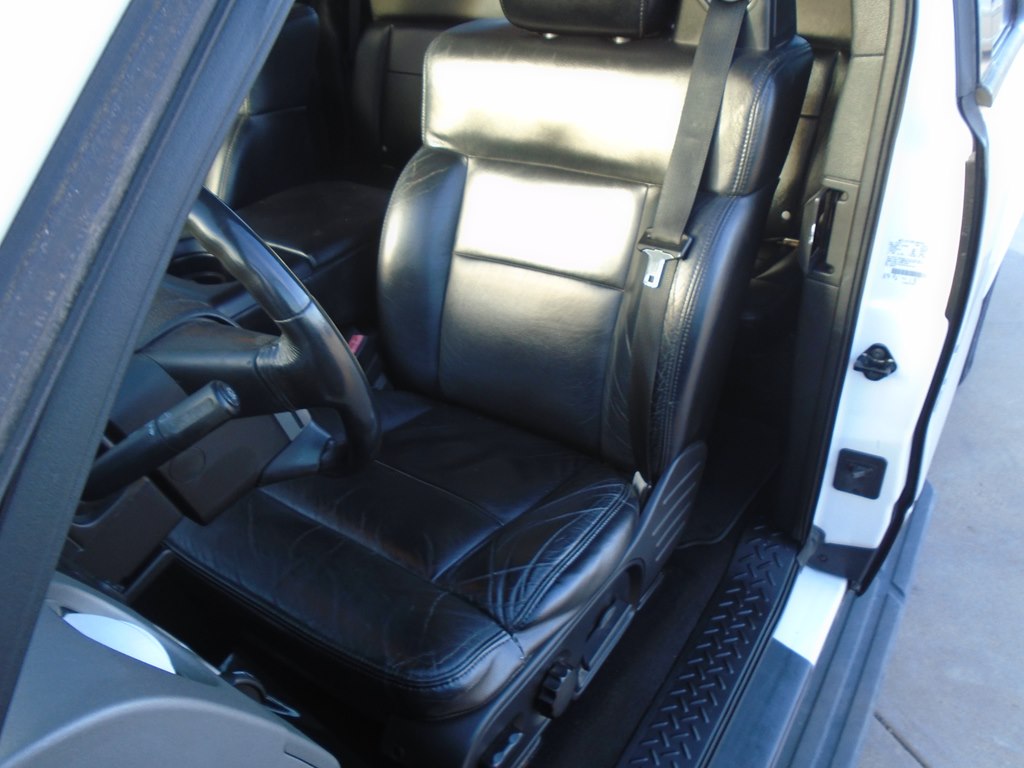 Photo 21 of this FORD F150 LARIAT