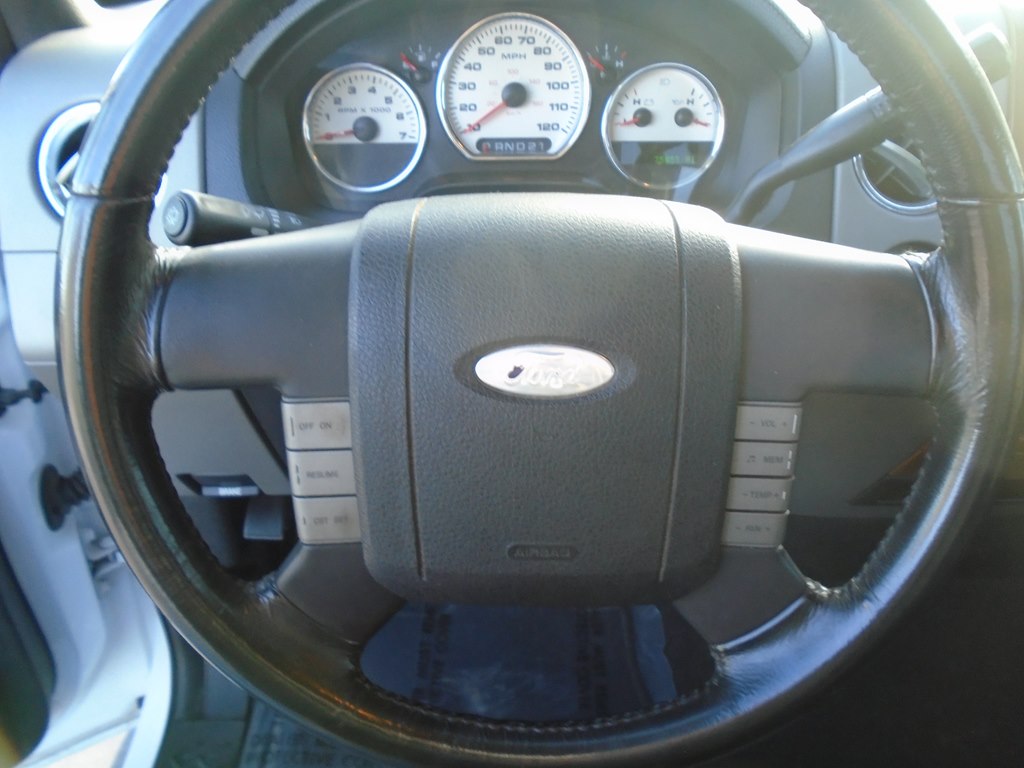 Photo 44 of this FORD F150 LARIAT