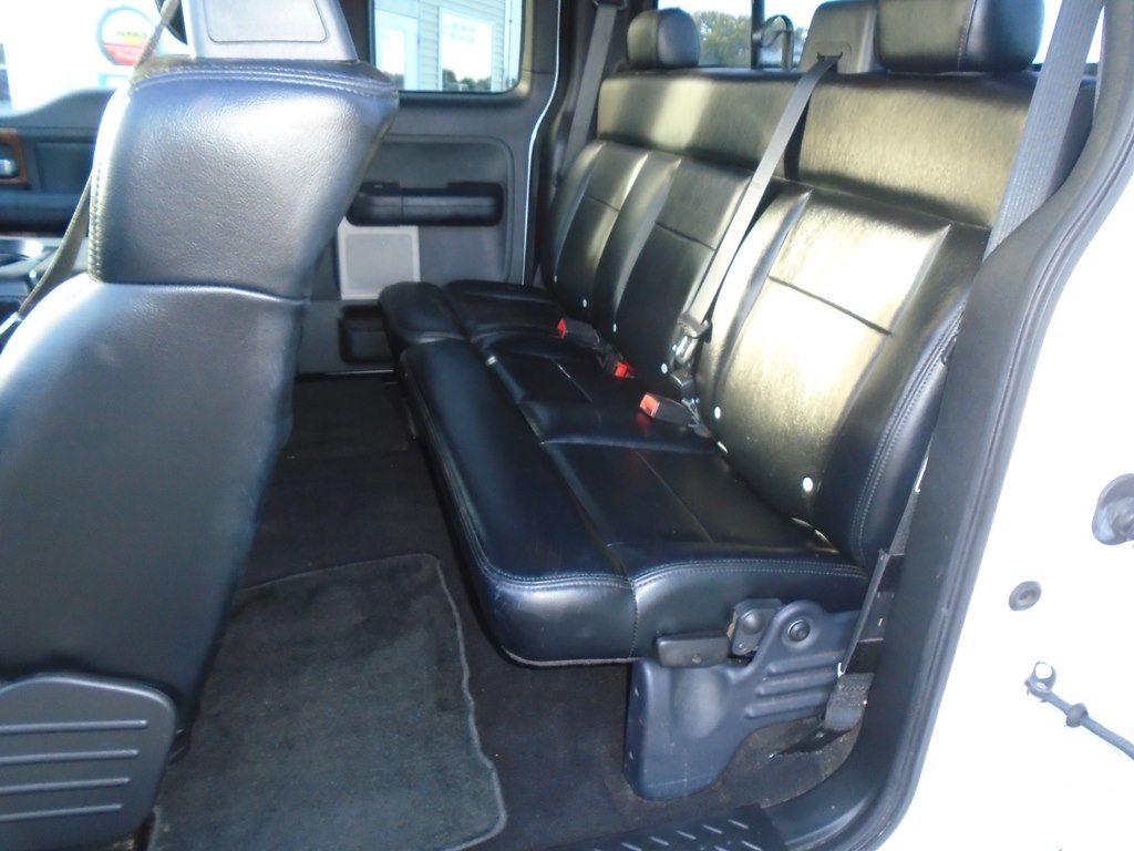 Photo 26 of this FORD F150 LARIAT