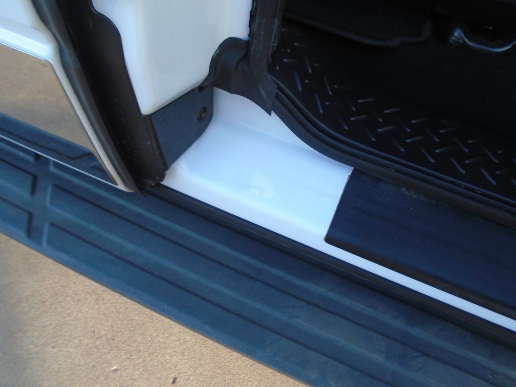 Photo 37 of this FORD F150 LARIAT