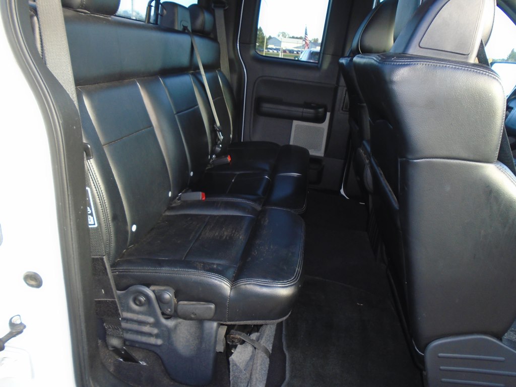Photo 39 of this FORD F150 LARIAT