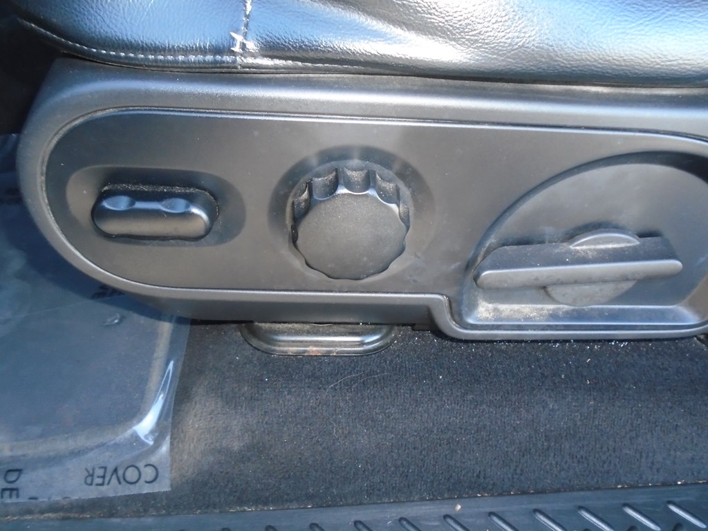 Photo 18 of this FORD F150 LARIAT