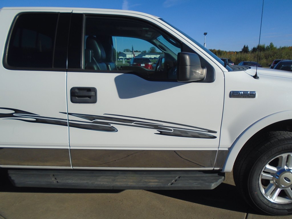 Photo 9 of this FORD F150 LARIAT